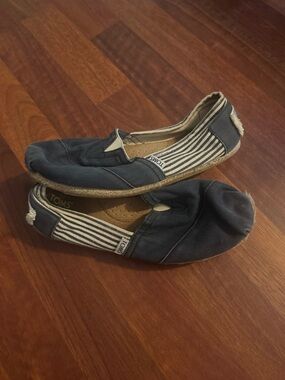 TOMS Navy Slip-On Espadrille Flats with Cream & Light Blue Labels